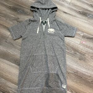 3/$30- Women’s size xs “Roots” short sleeve hooded dress